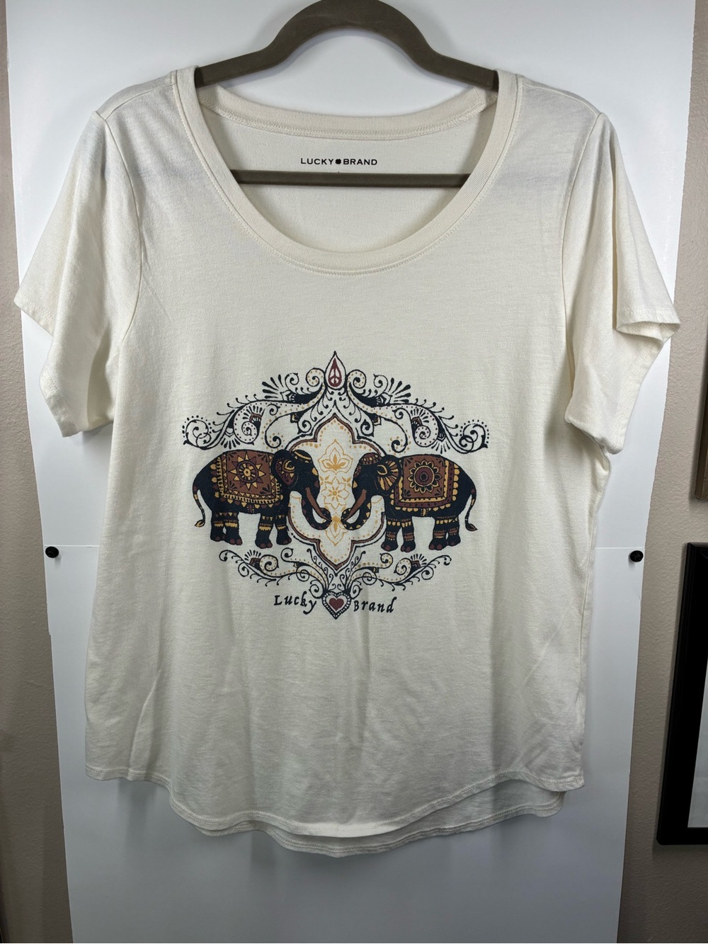 Lucky Brand Women's Large Ivory Elephant Graphic Boho Short Sleeve T-Shirt